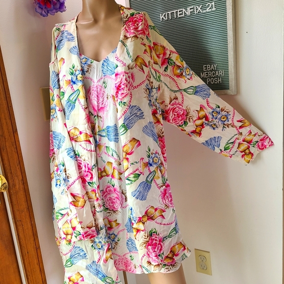 Victoria's Secret Other - Vintage Victoria's Secret 100% Silk Chemise & Robe Set Size M 💕✨️